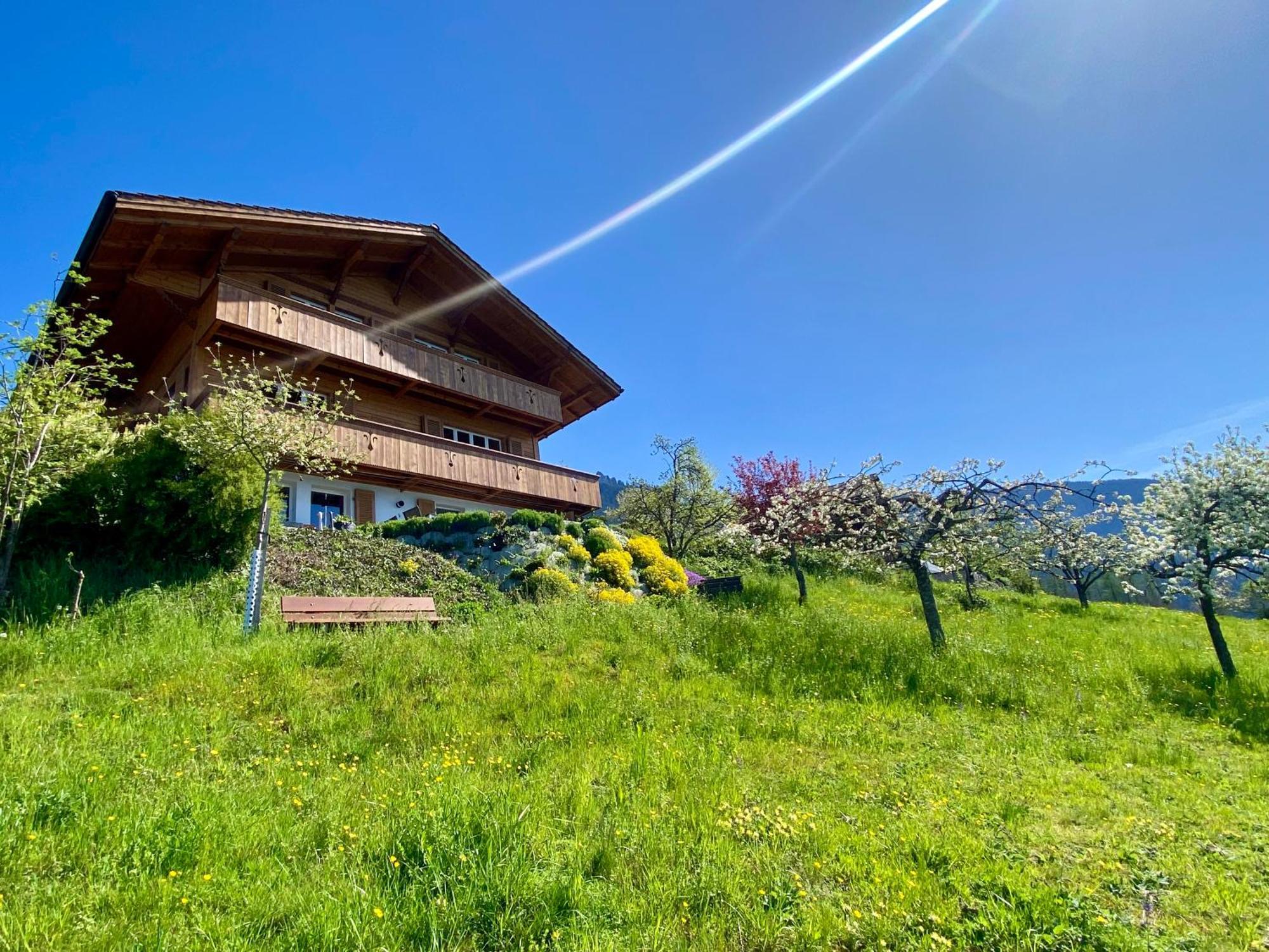 Chalet Egglen "Typical Swiss House, Best Views, Private Jacuzzi" Sigriswil Exterior foto